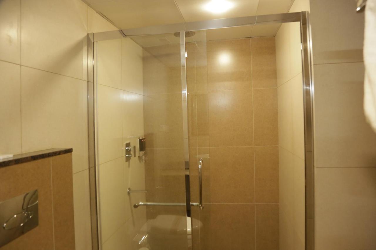 Esquina Residency Hotel Kochi Ngoại thất bức ảnh