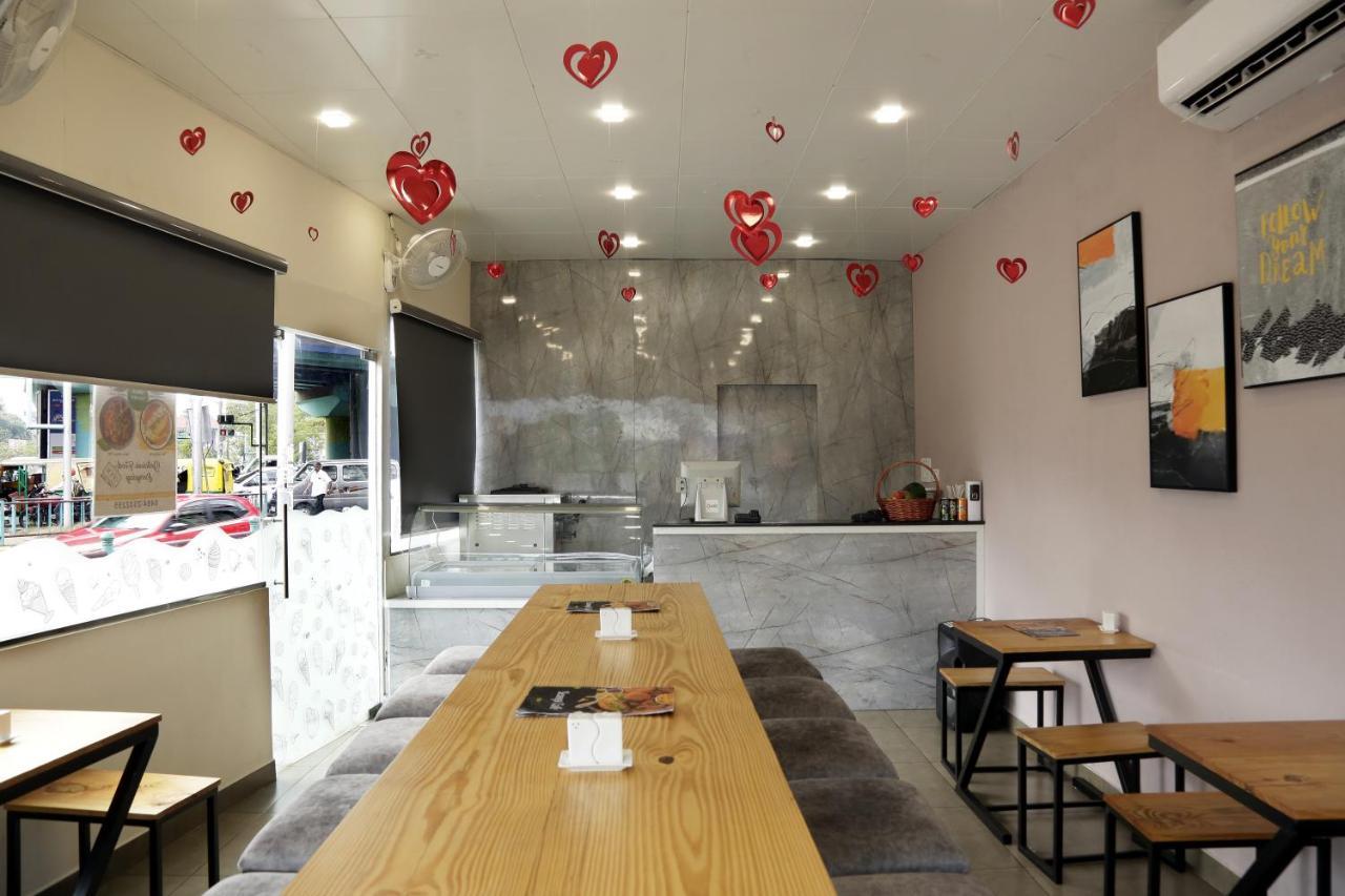 Esquina Residency Hotel Kochi Ngoại thất bức ảnh